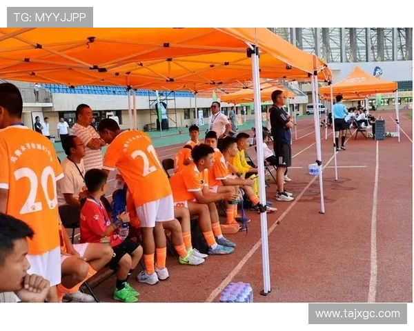 足球巨星携手助力青少年梦想成真点燃希望与激情的未来之路